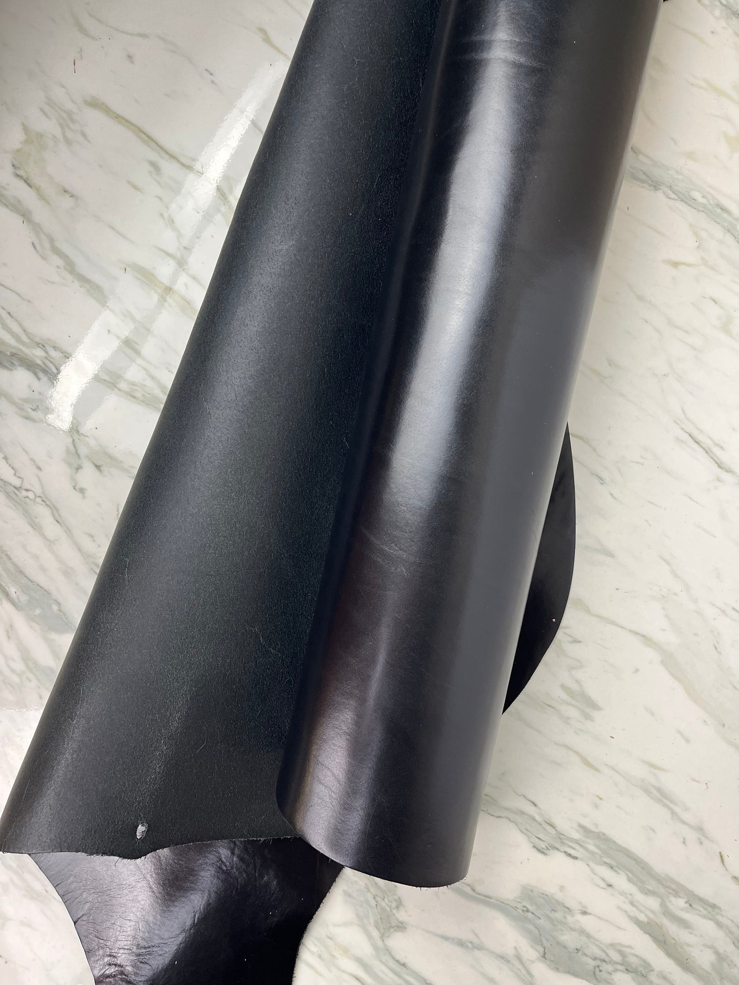 Black Vegetable Tan (6-7oz) - Full Sides